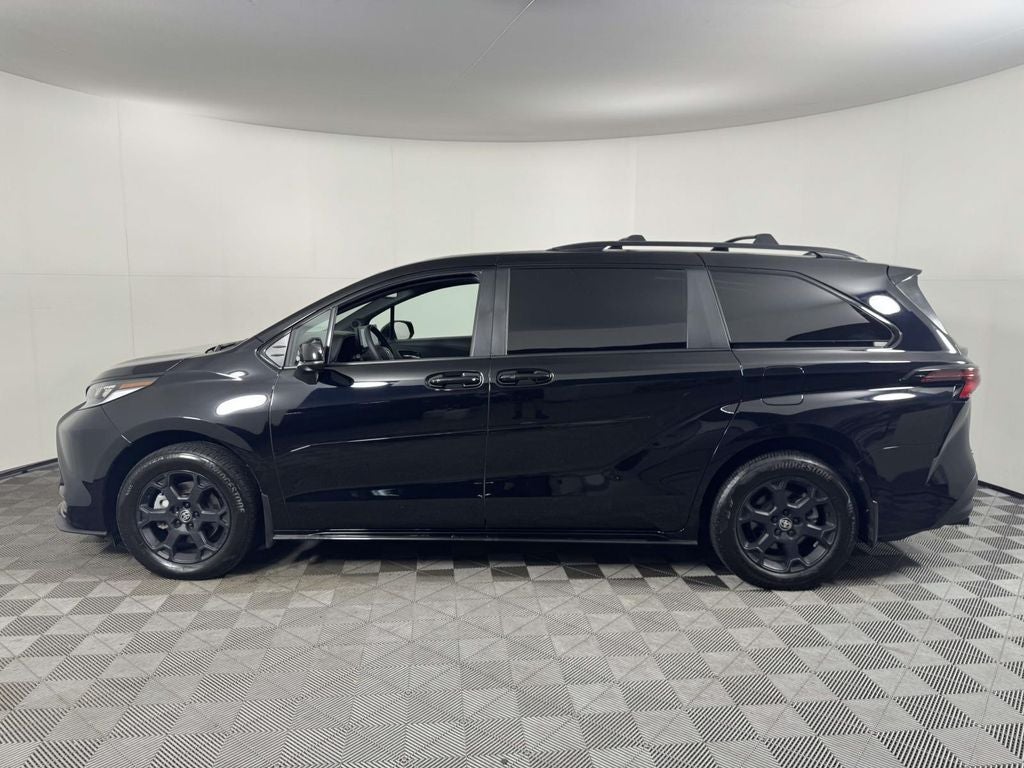 2025 Toyota Sienna Woodland Edition