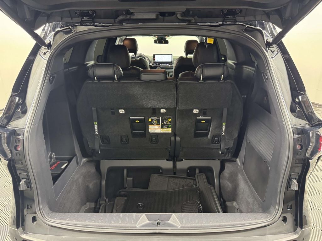 2025 Toyota Sienna Woodland Edition