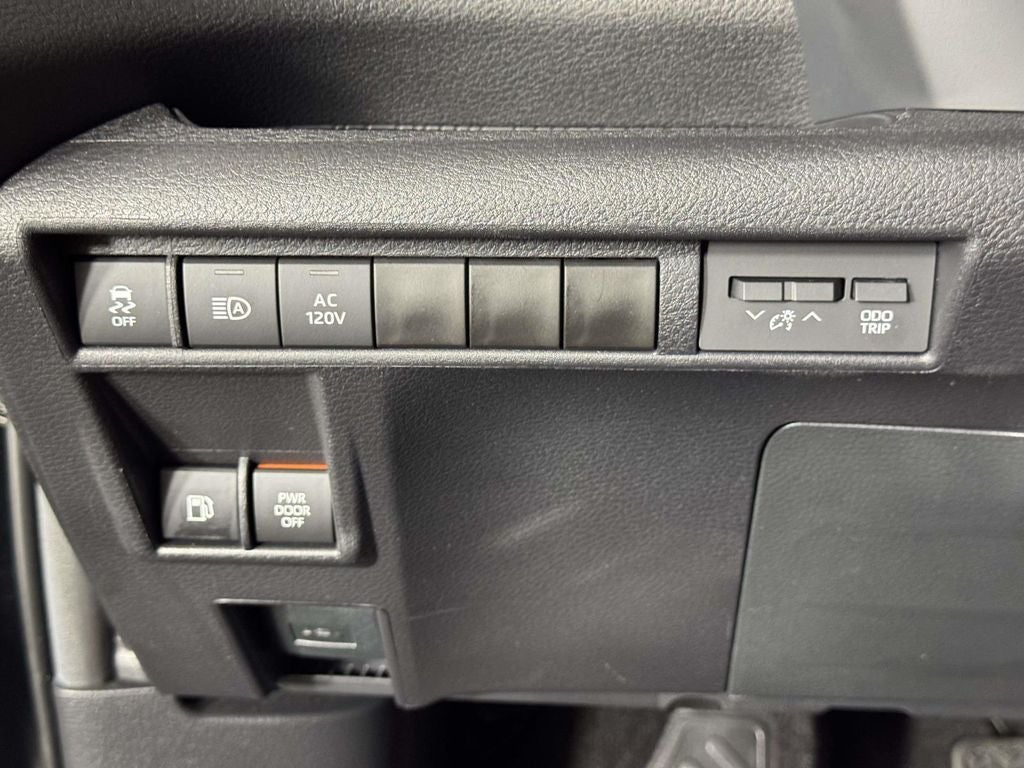 2025 Toyota Sienna Woodland Edition