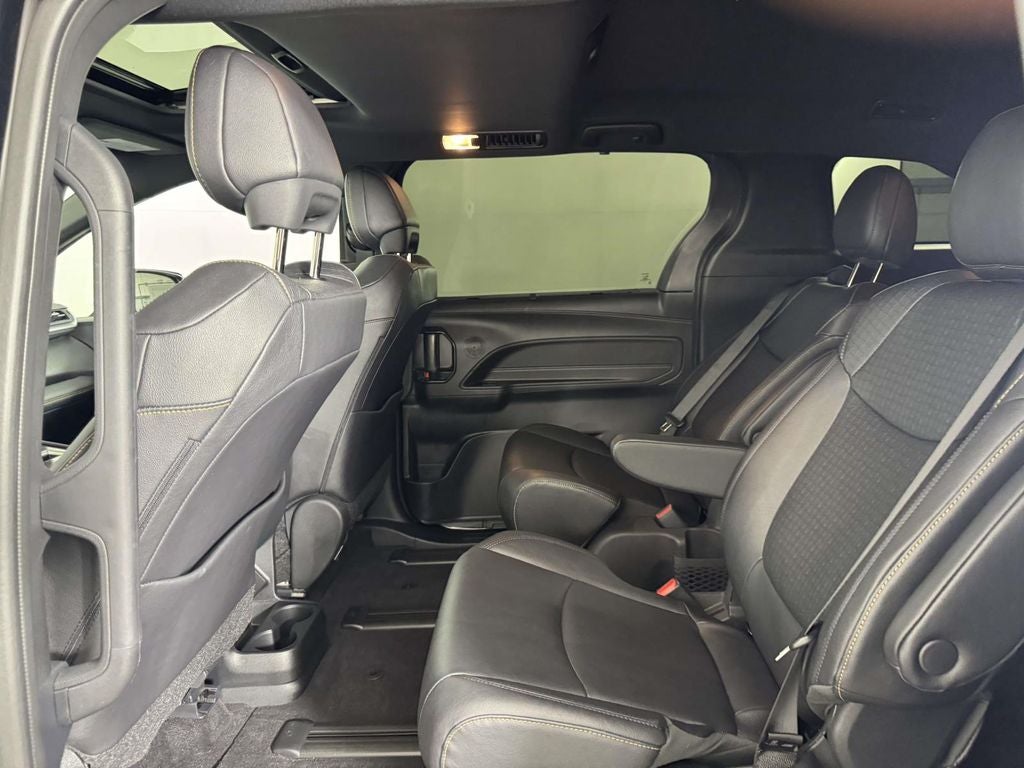 2025 Toyota Sienna Woodland Edition