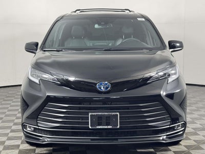 2025 Toyota Sienna Woodland Edition