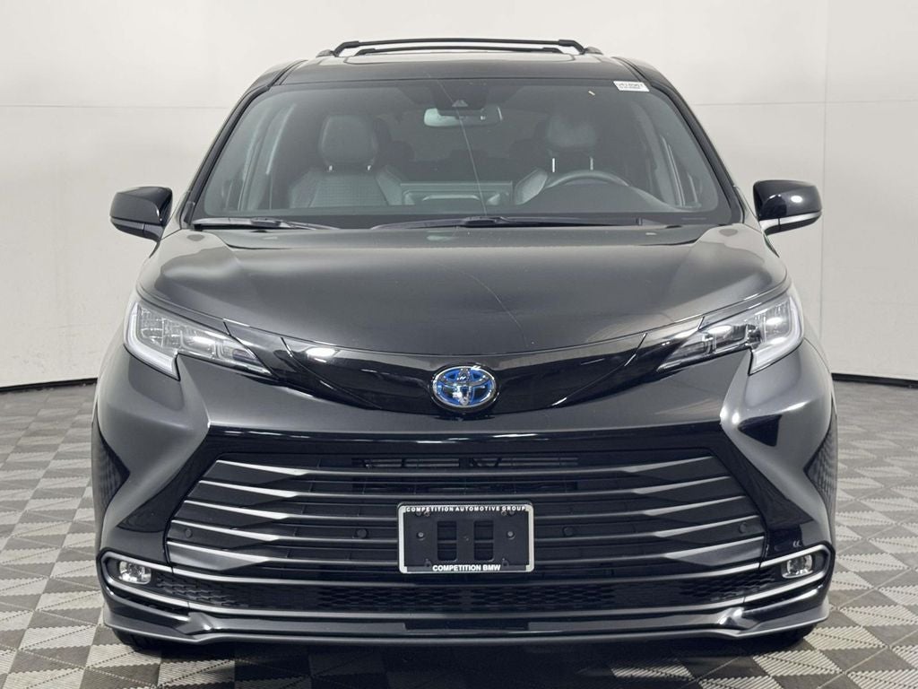 2025 Toyota Sienna Woodland Edition