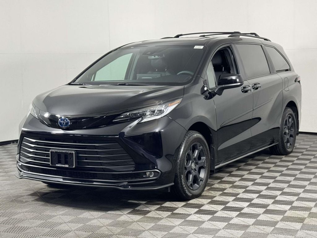 2025 Toyota Sienna Woodland Edition