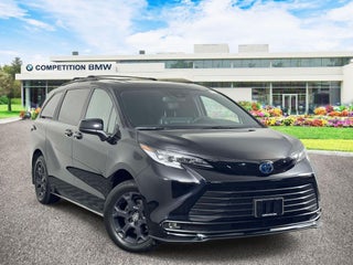 2025 Toyota Sienna Woodland Edition