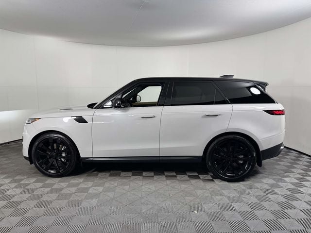2026 Land Rover Range Rover Sport SE