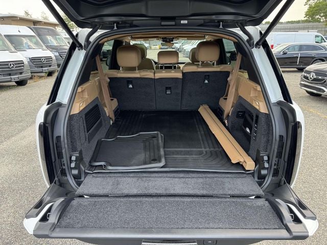 2025 Land Rover Range Rover SE LWB