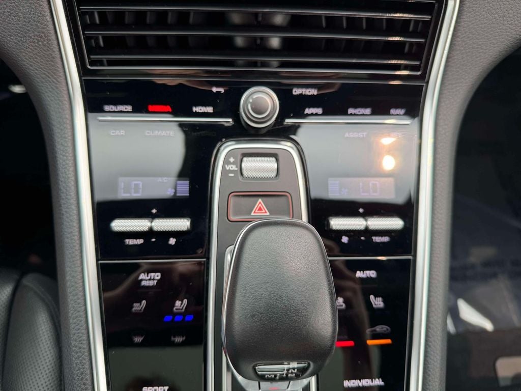 2023 Porsche Panamera Base
